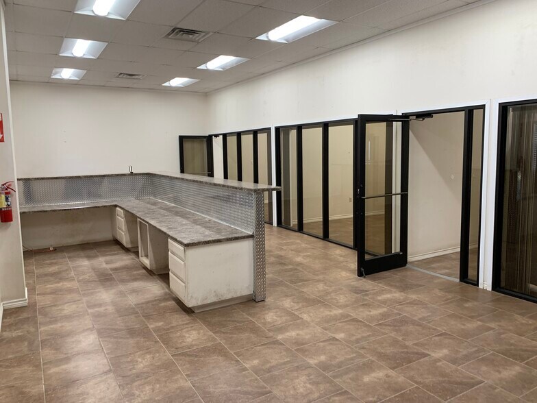 More Photos Of 1622 W 2nd St, Odessa Warehouse For Sale