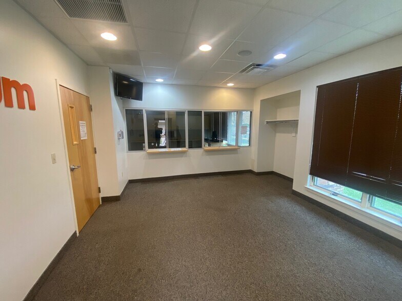 More Photos Of 740 Marne Hwy, Moorestown Office For Sale