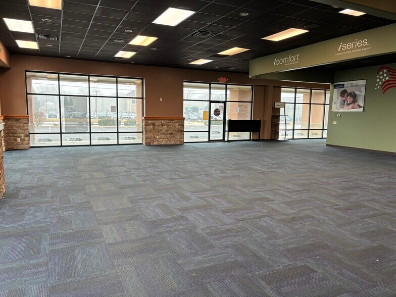 More Photos Of 4916 Illinois Rd, Fort Wayne Unknown For Lease