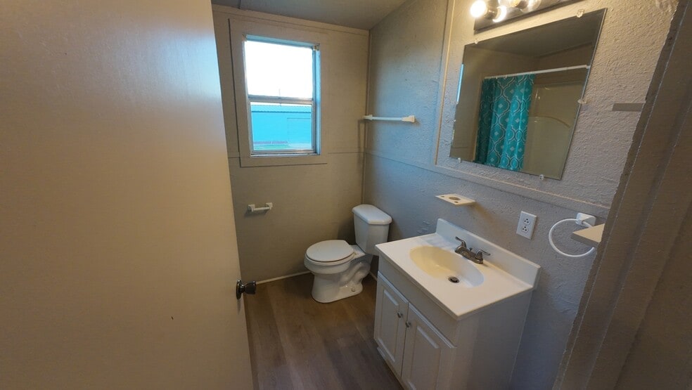 More Photos Of 1101 US-59, Queen City Office For Sale