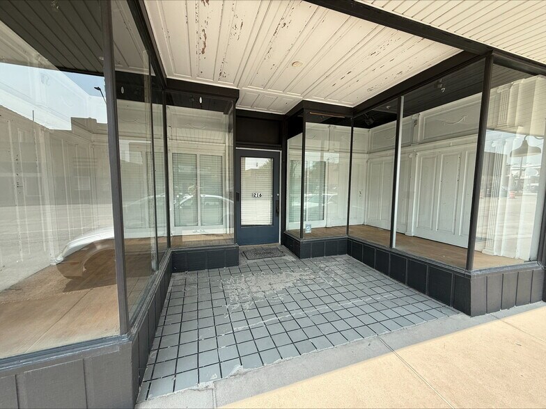 More Photos Of 216 S Main St, Monmouth Office For Lease