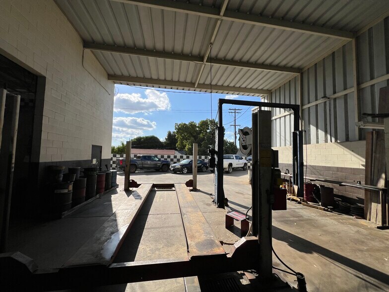 More Photos Of 729 D St, Ramona Auto Repair For Sale