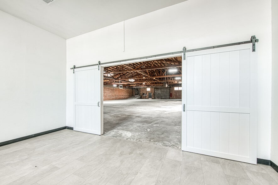 More Photos Of 135 Van Ness Ave, Fresno Warehouse For Lease