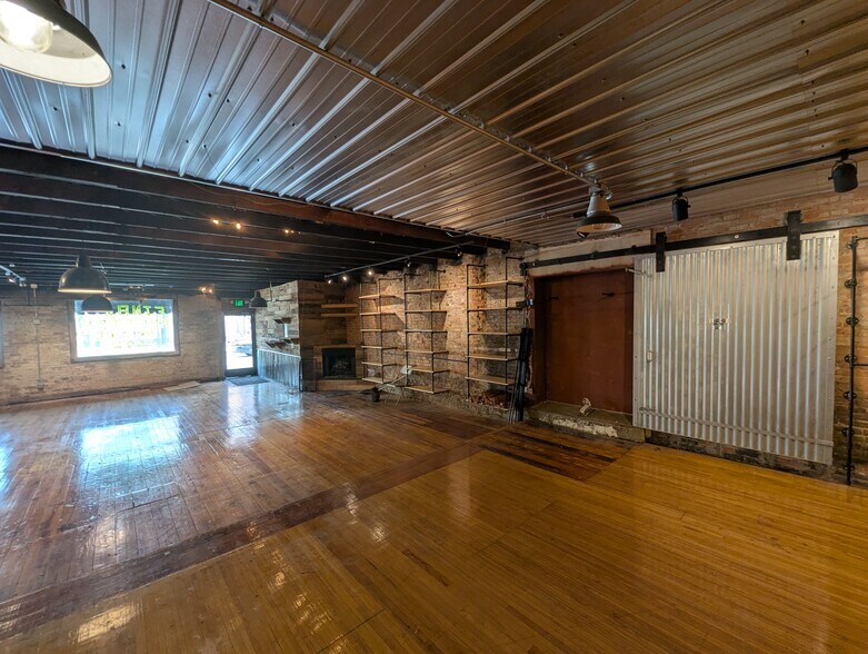 More Photos Of 122 N Main St, Washington General Retail For Lease