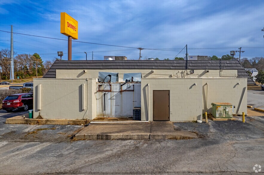 More Photos Of 3422 W Gentry Pkwy, Tyler Restaurant For Lease