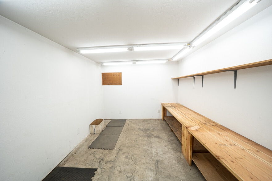 More Photos Of 10 Main S st, Pierce General Retail For Sale