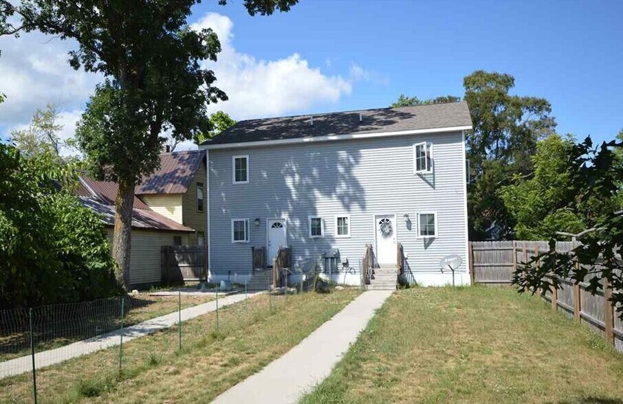 More Photos Of 829 E Eighth St, Traverse City Apartments For Sale