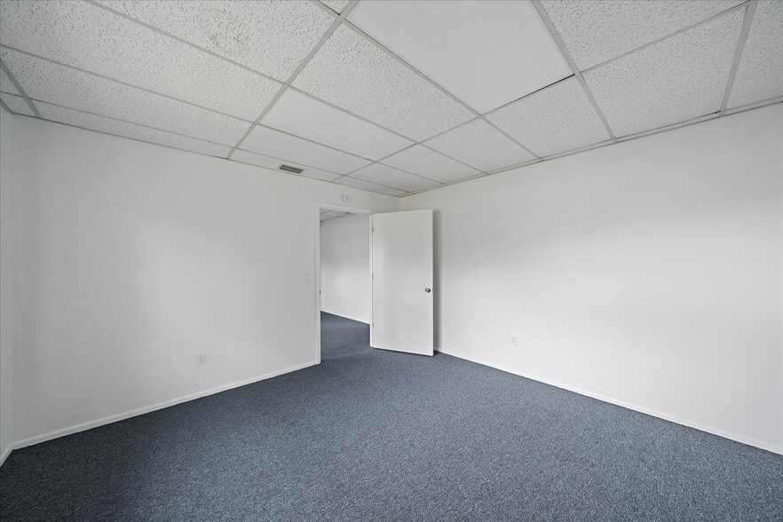 More Photos Of 2311 Whitfield Industrial Way, Sarasota Warehouse For Sale