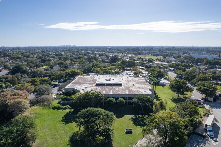 More Photos Of 7771 W Oakland Park Blvd, Fort Lauderdale Office For Lease