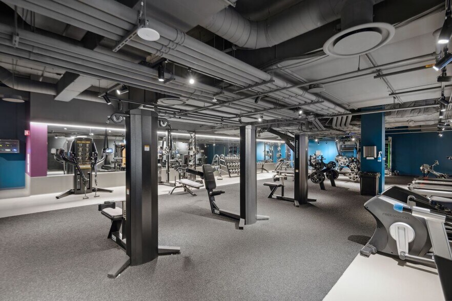 More Photos Of 711 Jorie Blvd, Oak Brook Office For Lease