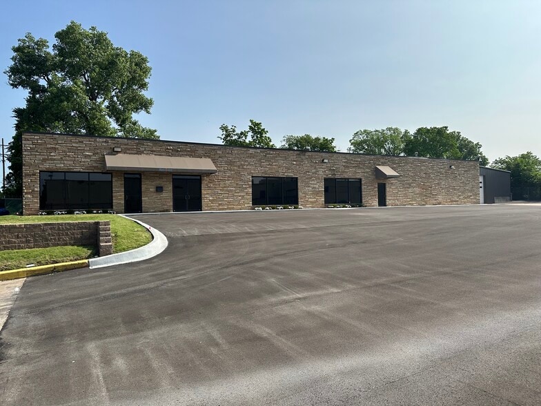 Primary Photo Of 61 N Peoria Ave, Tulsa Showroom For Lease