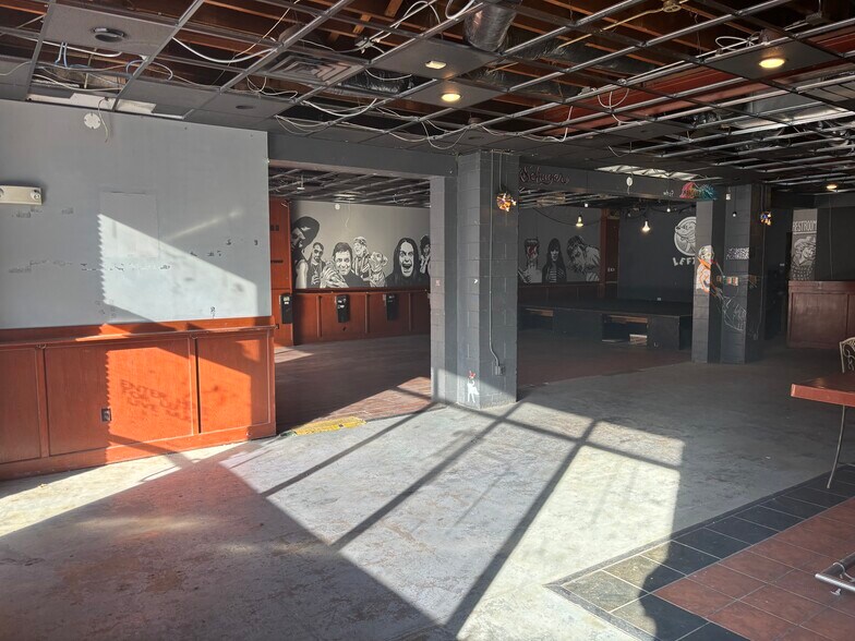 More Photos Of 2307 University Ave, Des Moines Restaurant For Lease