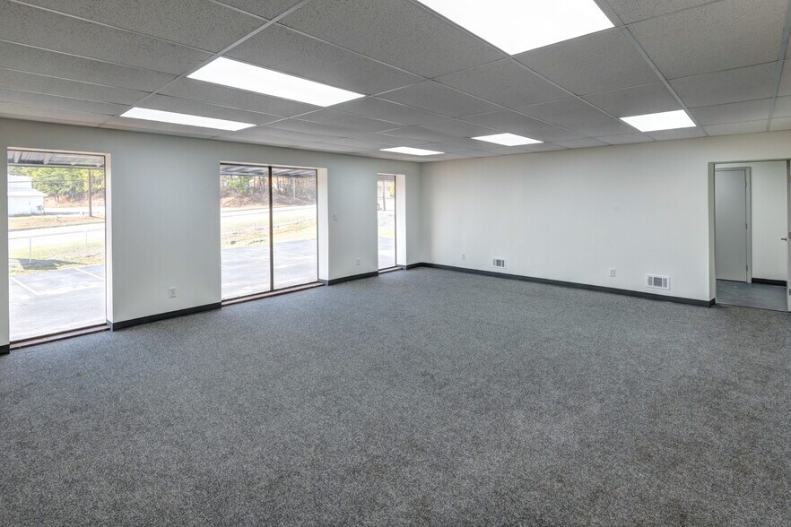 More Photos Of 3502 Moreland Ave, Conley Service For Lease