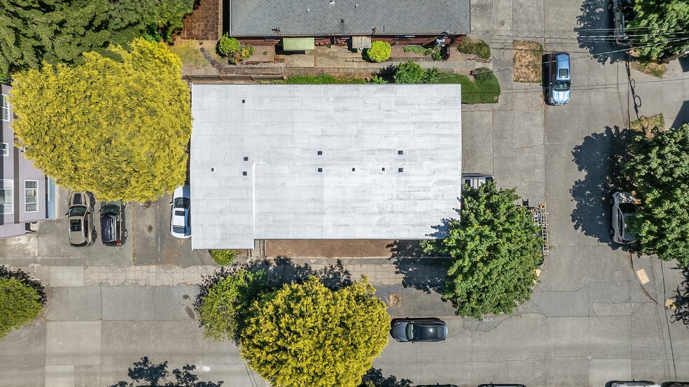 More Photos Of 4400 Linden Ave N, Seattle Apartments For Sale