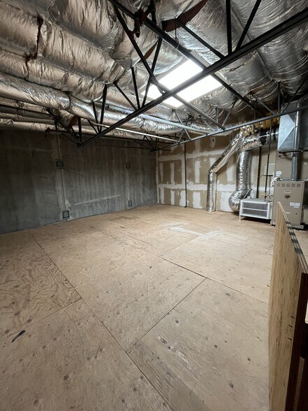 More Photos Of 4320 Redwood Hwy, San Rafael Warehouse For Sale