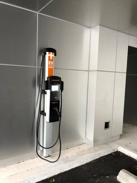 More Photos Of 4601 Sheridan St, Hollywood Office For Lease