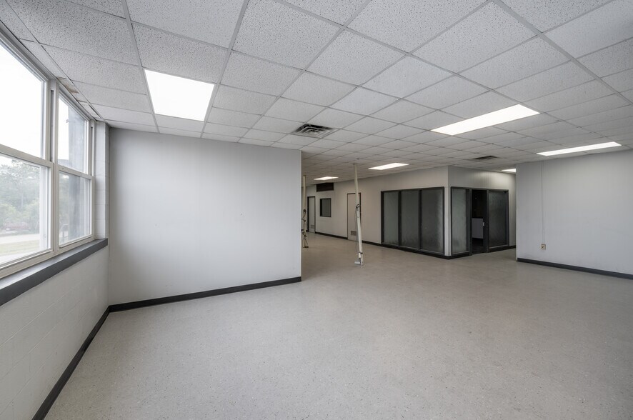 More Photos Of 3404 Clifford Ln, Jacksonville Truck Terminal For Lease
