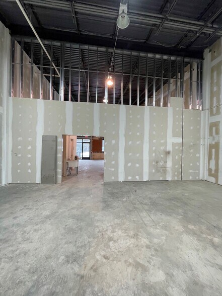 More Photos Of 8462-8482 Virginia Meadows Dr, Manassas Light Manufacturing For Lease