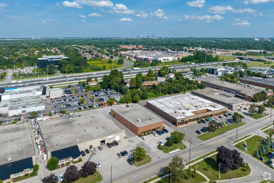 More Photos Of 373 Wyecroft Rd, Oakville Warehouse For Lease