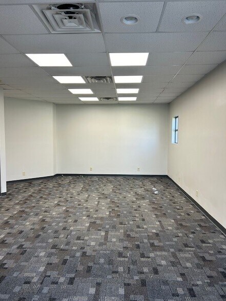 More Photos Of 1475 Navco Dr, Lafayette Service For Lease