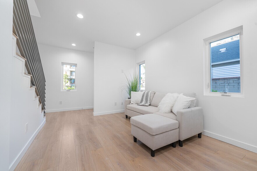 More Photos Of 10706 Camarillo St, Toluca Lake Apartments For Sale