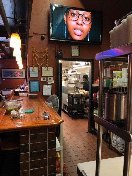 More Photos Of 911 Noble St, Anniston Storefront Retail Office For Sale