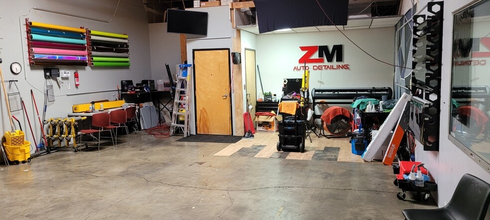 More Photos Of 601 Commerce Dr, Roseville Flex For Lease