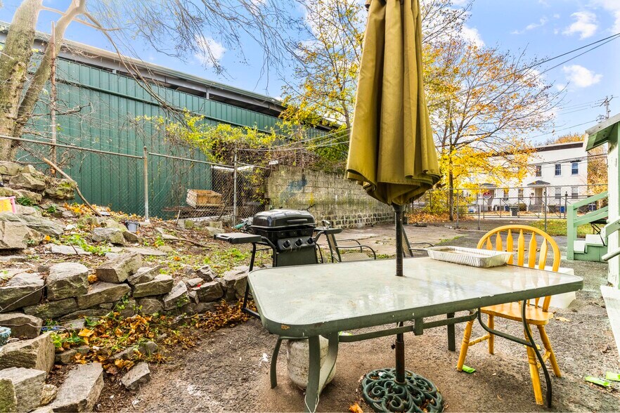 More Photos Of 746 Maple St, Bridgeport Apartments For Sale