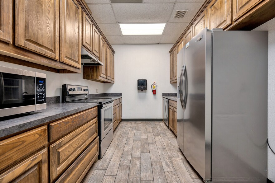 More Photos Of 132 El Chico Trl, Willow Park Medical For Sale