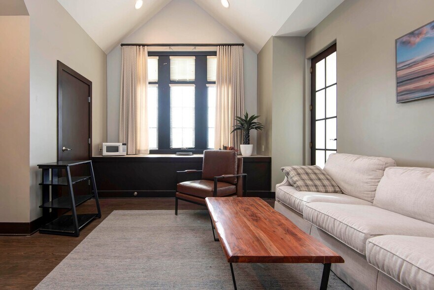 More Photos Of 1531 E Bradford Pky, Springfield Medical For Sale