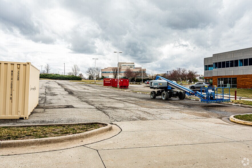 More Photos Of 11250 Corporate Ave, Lenexa Office For Lease