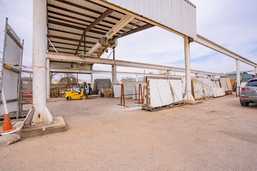 More Photos Of 10582 Spangler Rd, Dallas Manufacturing For Sale