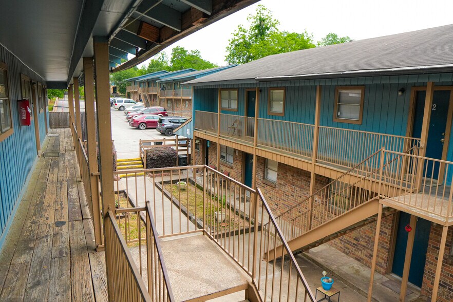 More Photos Of 911 University Ave, Huntsville Apartments For Sale