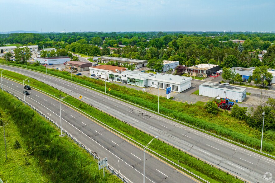 More Photos Of 666 Ch du Lac, Boucherville Auto Repair For Lease