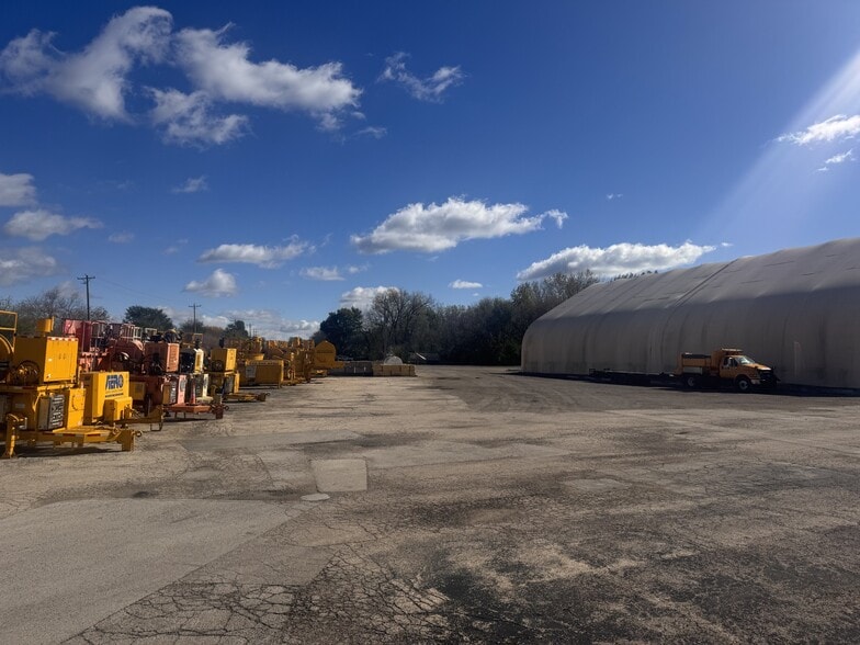 More Photos Of 31W377 Spaulding Rd, Elgin Warehouse For Lease