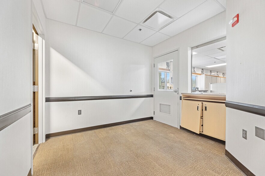 More Photos Of 2229 E State St, Salem Drugstore For Sale