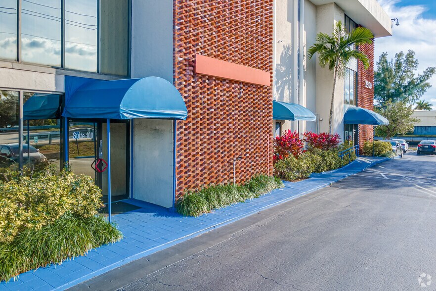 More Photos Of 2500 N Federal Hwy, Fort Lauderdale Office Residential For Lease
