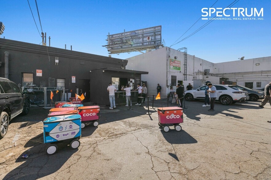 More Photos Of 11419 Santa Monica Blvd, Los Angeles Restaurant For Lease