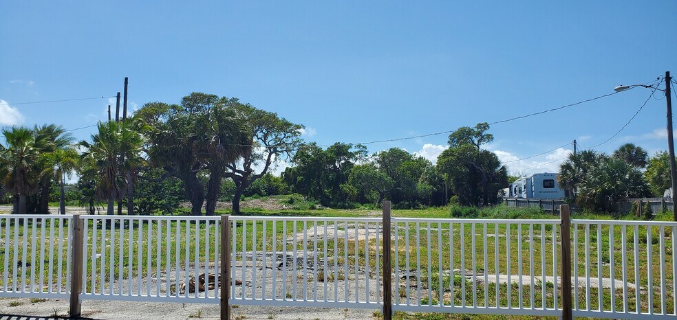 More Photos Of 5152-5160 Dixie Hwy NE, Palm Bay Light Manufacturing For Lease