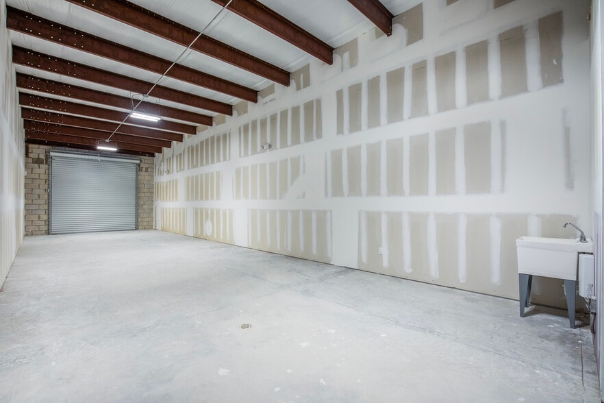 More Photos Of 460 NW Stadium Blvd, Port Saint Lucie Light Distribution For Lease