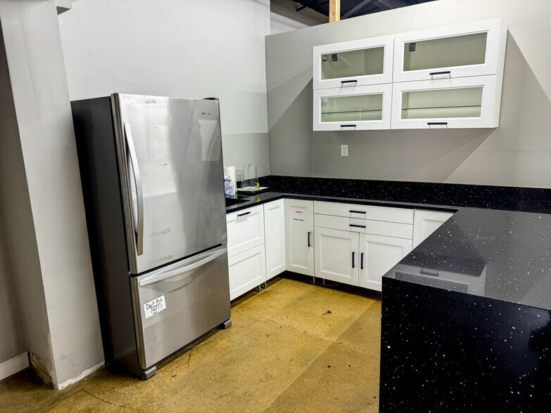 More Photos Of 2229 Vandalia St, Collinsville Freestanding For Sale