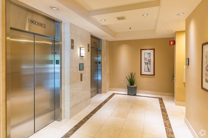 More Photos Of 2655 Camino del Rio N, San Diego Office For Lease