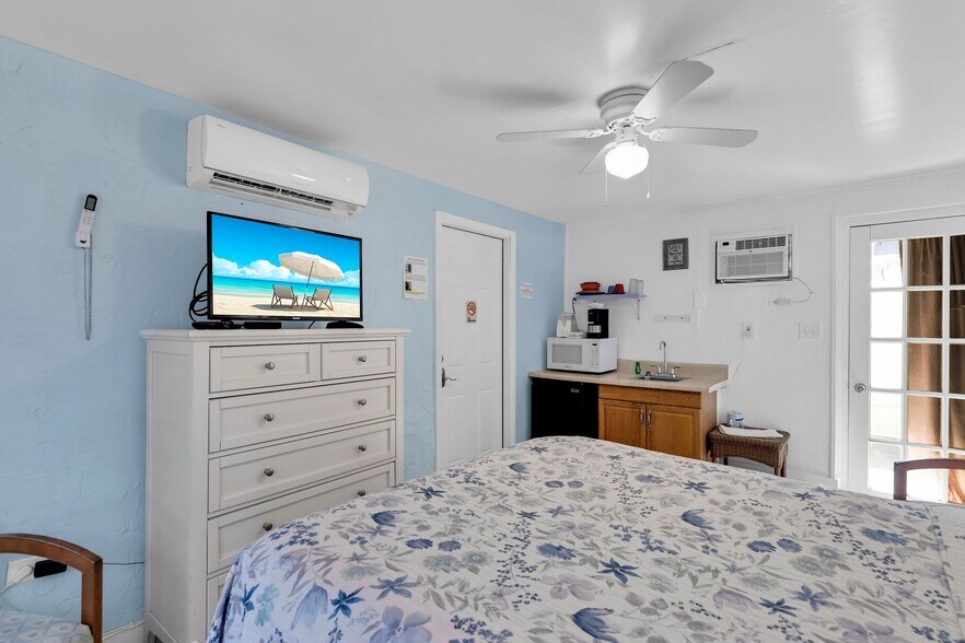 More Photos Of 243 61st St, Marathon Hotel For Sale