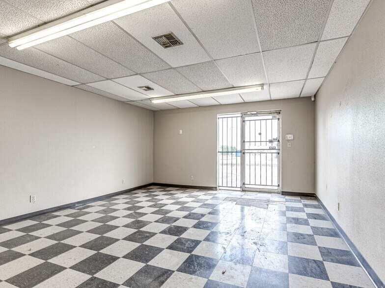 More Photos Of 1141 SE Grand Blvd, Oklahoma City Unknown For Lease
