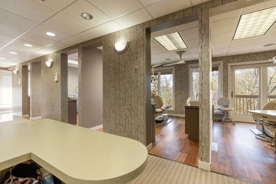 More Photos Of 604 35th Ave, Moline Medical For Lease