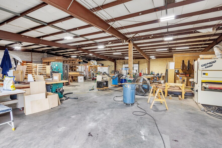 More Photos Of 1827 Killingsworth Rd, Augusta Warehouse For Lease