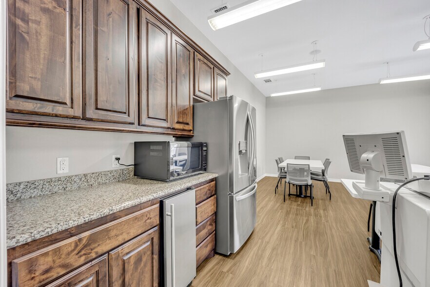 More Photos Of 840 E I-20 Hwy, Arlington Medical For Sale