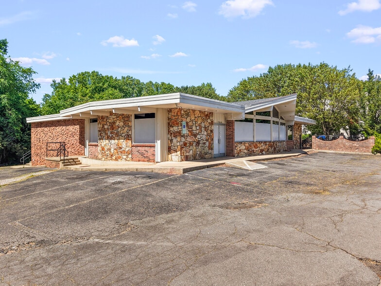 More Photos Of 725 Coliseum Dr, Winston-Salem Restaurant For Lease