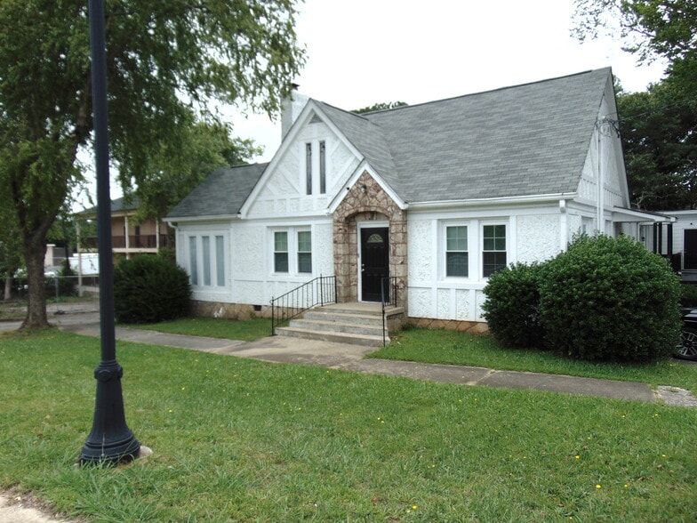 Primary Photo Of 6277 Memorial Dr, Stone Mountain Medical For Sale