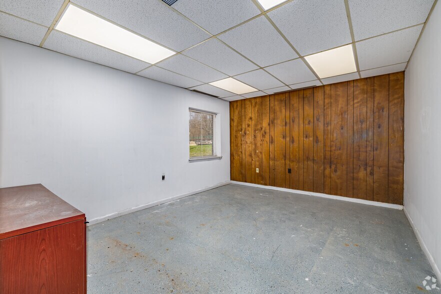 More Photos Of 4999 Northcutt Pl, Dayton Medical For Lease